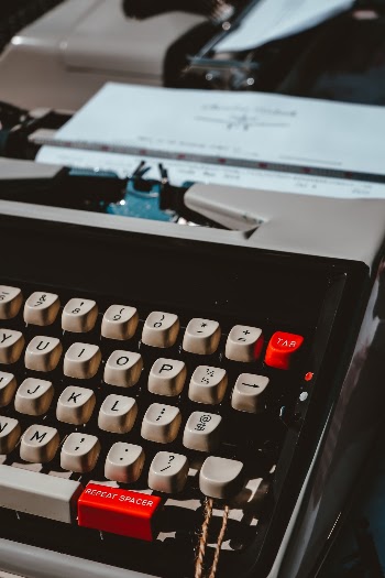 {repeat spacer] whilst taking photos of the typewriters a kid walked by saying 'are these what they used to use instead of computers' and I felt about 400 years old 😂