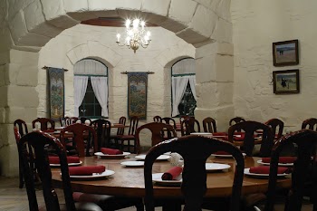 restaurant_table.jpg