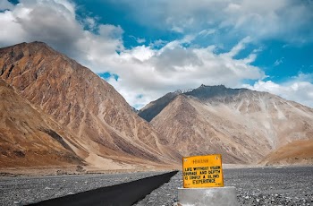 Road Towards Mountain