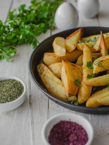 Roasted potatoes with seasoning 