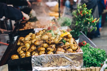 Roasted potatoes with vegetables 
