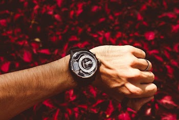 Round Black Analog Watch