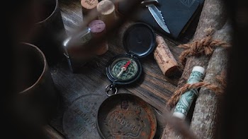 Round Black Compass