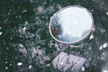 Round Mirror With White Frame
