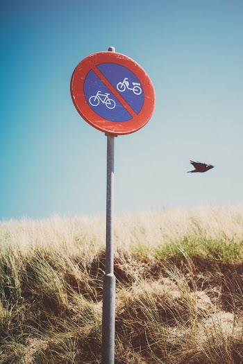 Round Red and Blue Signboard Close-up Photography