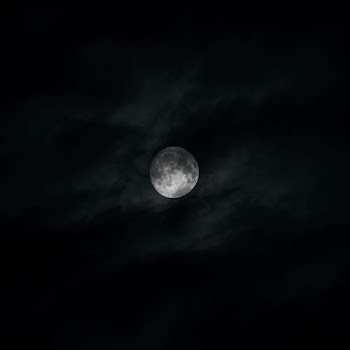 round white moon