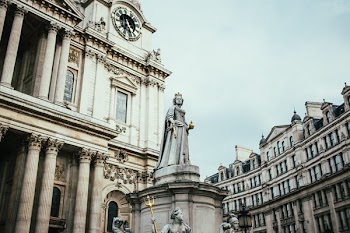 Royal Statue The Queen