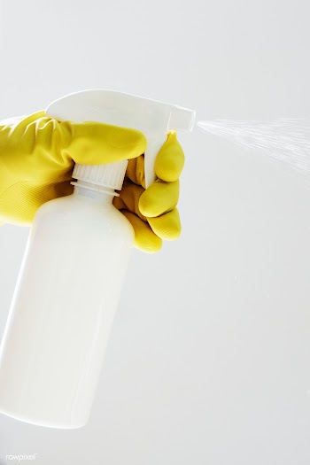 Rubber gloved hand holding a white spray bottle | Free  photo - 2297377