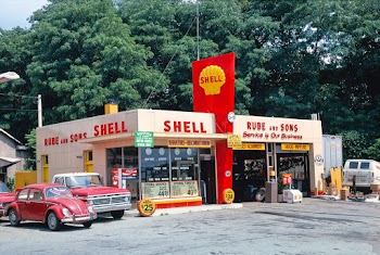 Rube & Sons Shell gas station, front view,… | Free public domain photo