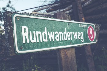 Rundwander Weg 9 Road Signage