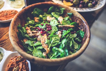 Salad: pomegranate, chicken, spinach