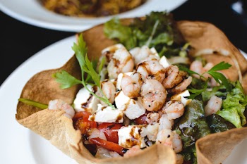 Salad with shrimps and feta cheese 