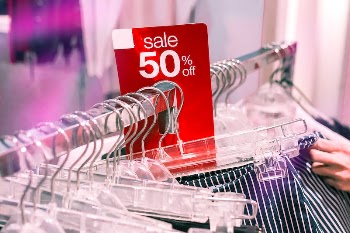 Sale sign in the shopping | Free Photo - rawpixel