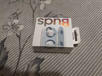 Samsung galaxy Earbuds / 2019 version / Brand new - TV, Audio ...