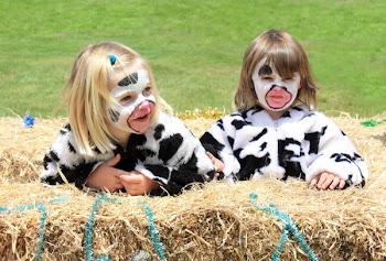 Santa Parade 051_cowgirls.jpg