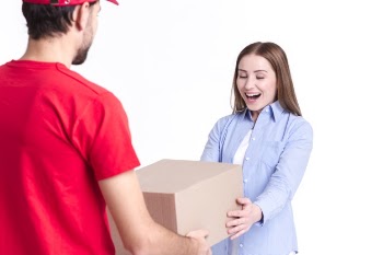 Satisfied client of online delivery receiving the package Free Photo