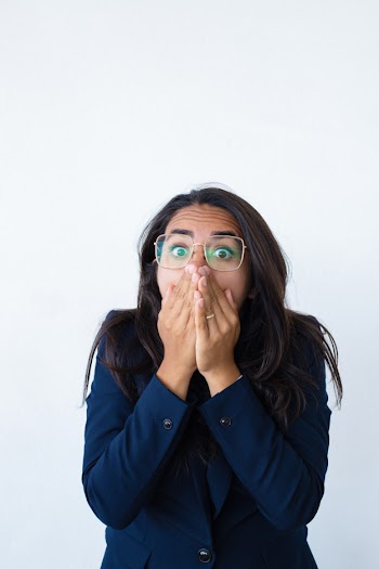 Scared terrified business woman feeling stressed Free Photo