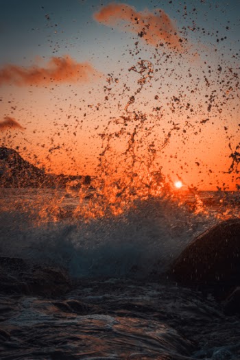 Sea Waves Crashing