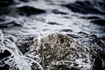 sea waves during daytime