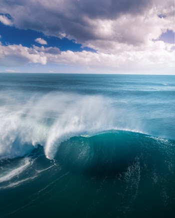 Sea Waves Splashing