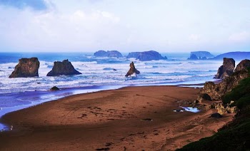 sea waves splashing on rocks