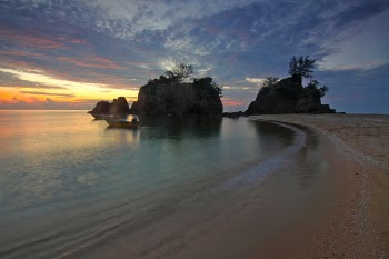 Seashore during Sunrise Photo