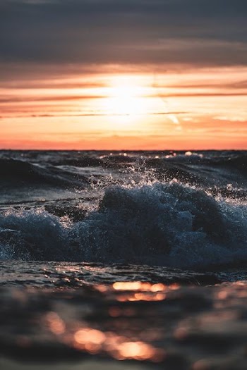 seawave during sunset