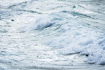 seawaves at daytime