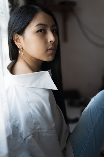Selective Focus Close-up Photo of Woman Posing
