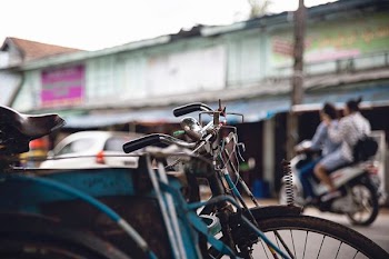 selective focus photo of black and gray bicycle
