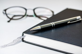 Selective Focus Photo of Black and Gray Click Pen