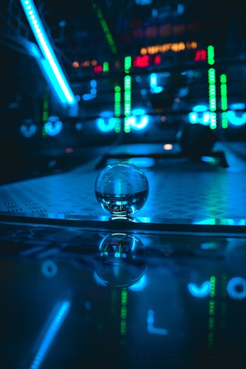 Selective Focus Photography of a Lenssball