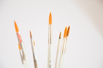 Selective Focus Photography of Fine-tip Paint Brushes