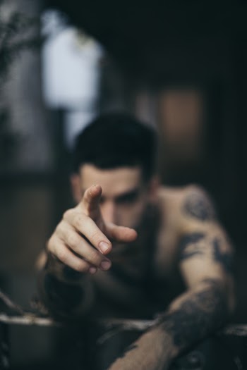 Selective Focus Photography of Man's Right Hand