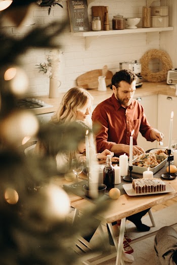 Selective Focus Photography of Man and Woman Eating Together