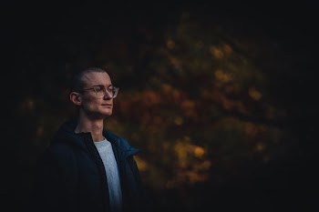 selective focus photography of man in grey crew-neck shirt