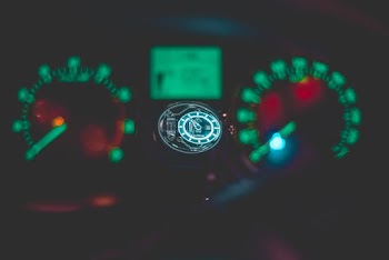 Selective Focus Photography of Speedometer