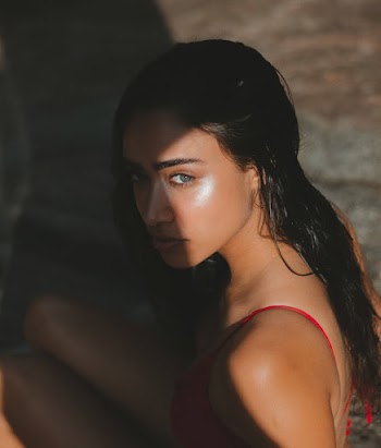 Selective Focus Photography of Sunkiss Woman