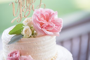 Selective Focus Photography Of White And Pink Rose Flowers On Cake