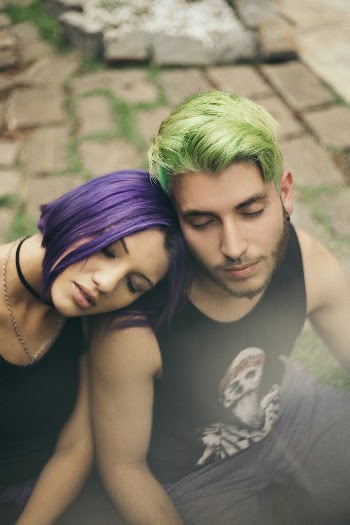 Selective Focus Photography of Woman Leaning on Man Shoulder