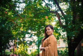 Selective photography of a woman wearing brown scarf standing near trees