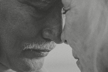 Senior couple in black and white tone | Free stock photo | High Resolution image