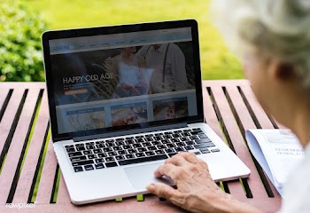 Senior woman using a laptop on vacation | Free stock psd mockup - 428751