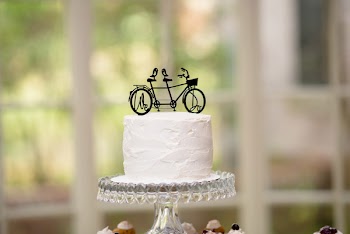 Shallow Depth of Field Photography of Cake on Tray