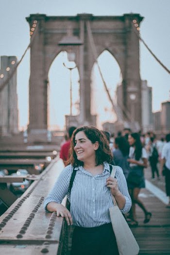 shallow focus lens photo of woman looking sideways