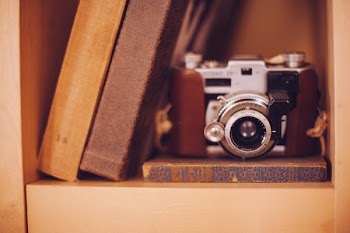 Shallow Focus of Gray Dslr Camera