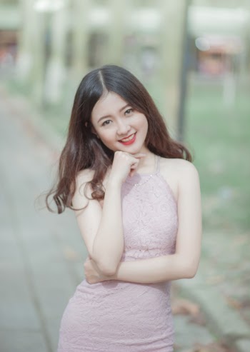 Shallow Focus Photo of a Woman