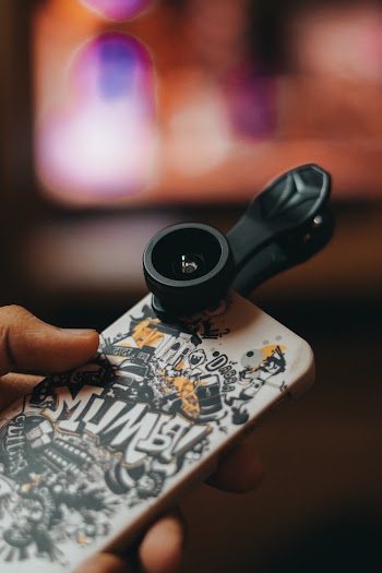 Shallow Focus Photo of Black Smartphone Clip Lens