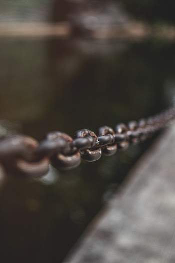 Shallow Focus Photo of Black Steel Chain