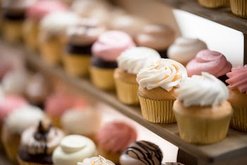 Shallow Focus Photo of Cupcakes